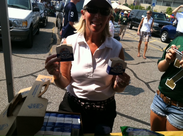 mom-tailgate